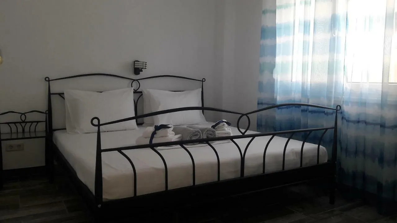 Friends 2 Apartment Peraia