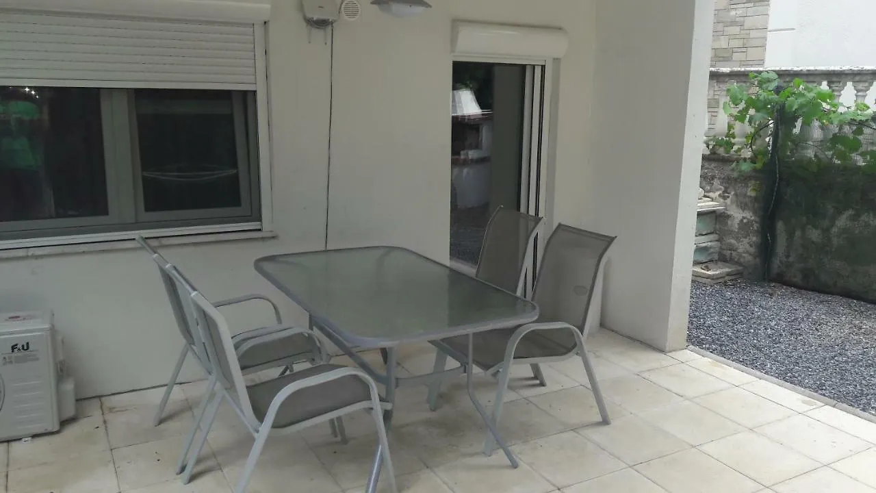 Friends 2 Apartment Peraia