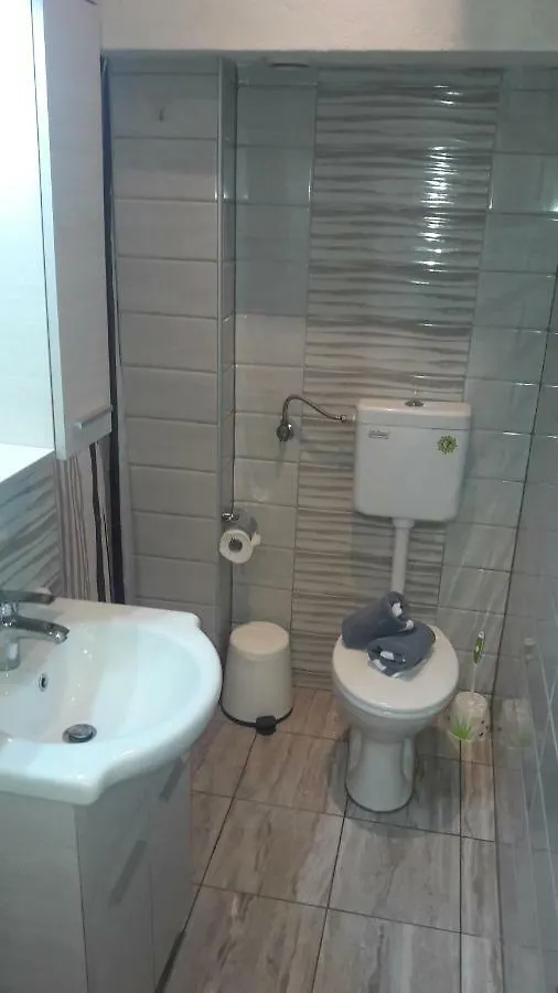 Friends 2 Apartment Peraia